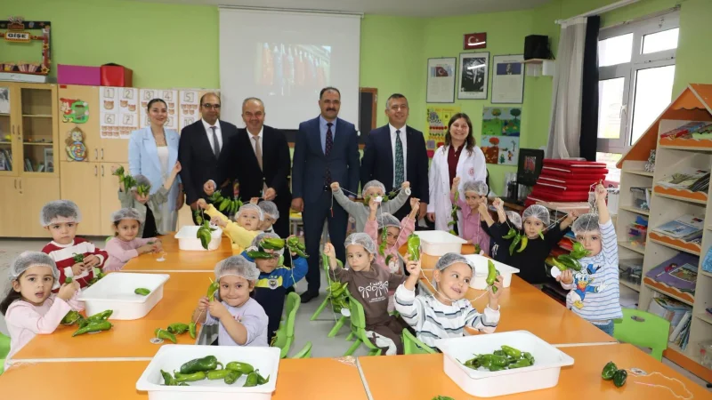 Demirci'de Minik Öğrencilerden Geleneksel Kış Hazırlıkları Etkinliği