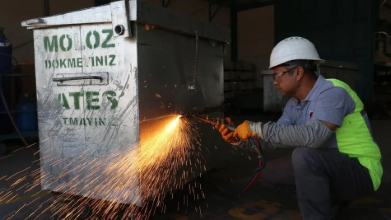 Kepez'de Temizlik ve Tasarruf Seferberliği: 9 Ayda Binlerce Konteyner Yenilendi