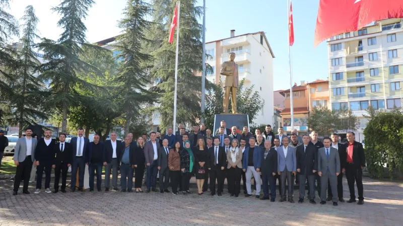 Acıpayam'da 19 Ekim Muhtarlar Günü Çelenk Sunma Töreniyle Kutlandı