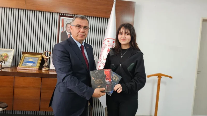 Afyonkarahisarlı 16 yaşındaki öğrenci üç kitap yazdı