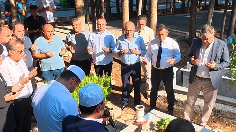 Antalya'da 15 Temmuz Şehitleri Kabirleri Başında Anıldı