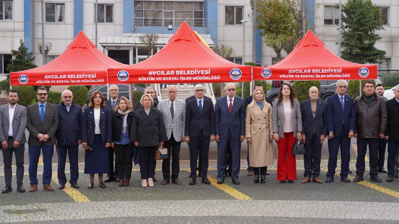 Avcılar'da 19 Ekim Muhtarlar Günü Dolayısıyla Çelenk Sunma Töreni Düzenlendi