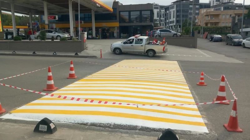 Batman'da Trafik Güvenliği İçin Yol ve İşaretleme Çalışmaları Sürdürülüyor