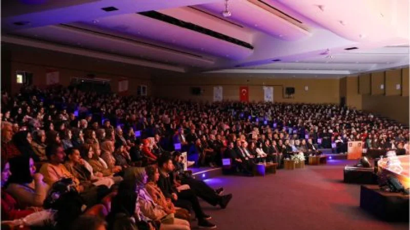 Bingöl'de 'Ab-ı Hayat Efsanesi' Tiyatroseverlerle Buluştu
