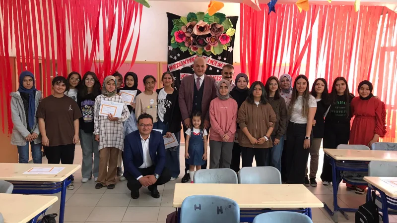 Çavdarhisar'da Öğrencilerin Karne Sevinci