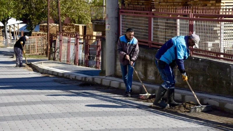 Dursunbey'de Öğrencilerden Çevre Bilinci İçin Çöp Toplama Etkinliği