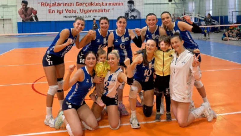 Elazığ Belediyespor Kadın Voleybol Takımı Malatya'da Set Vermeden Kazandı