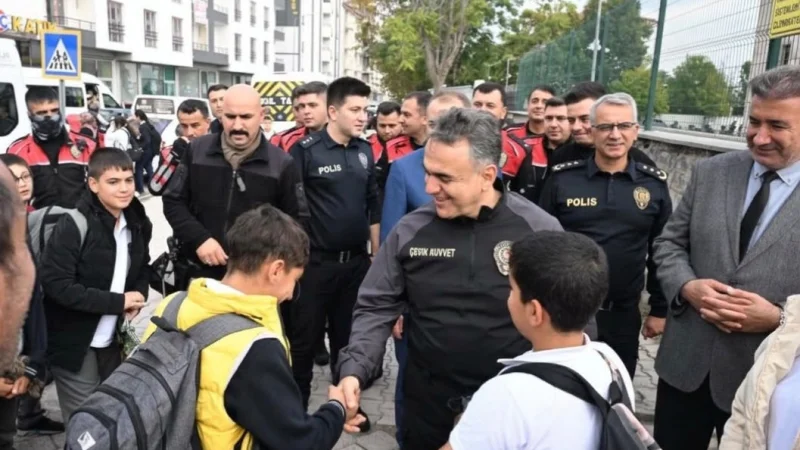 Elazığ Emniyet Müdürü Aydın Karan'dan Okul Ziyareti