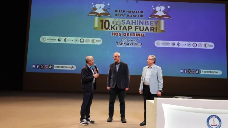 Gaziantep'te 'Durmak Cesareti' Söyleşisi: Prof. Dr. Kemal Sayar Okurlarla Buluştu