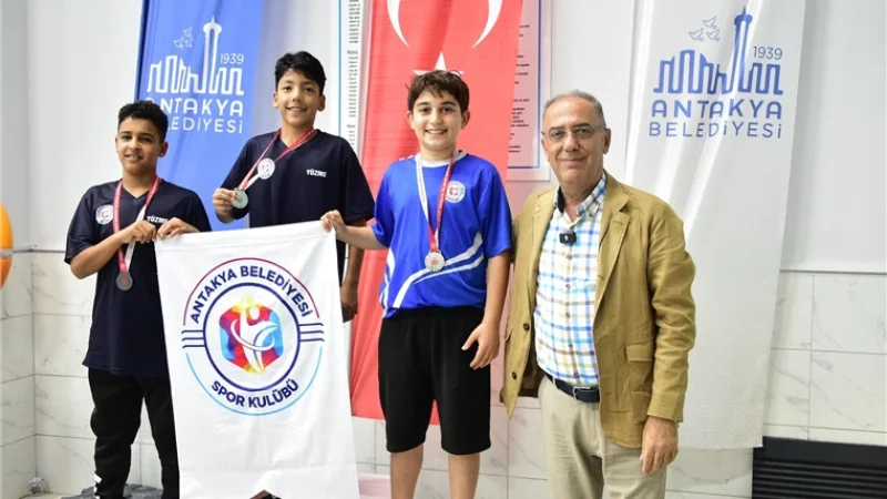 Hatay'da 2. Kamil Köseoğlu Yüzme Turnuvası Heyecanı Sona Erdi
