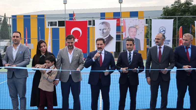 Hatay'da Yeni Tenis Kortu Gençlerin Hizmetine Açıldı