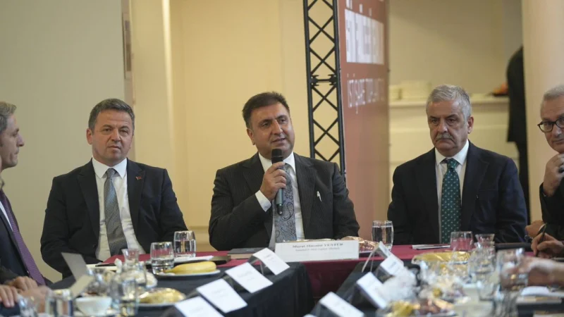 İstanbul'da Eğitim Fakülteleri Dekanları ve Eğitim Yöneticileri Bir Araya Geldi