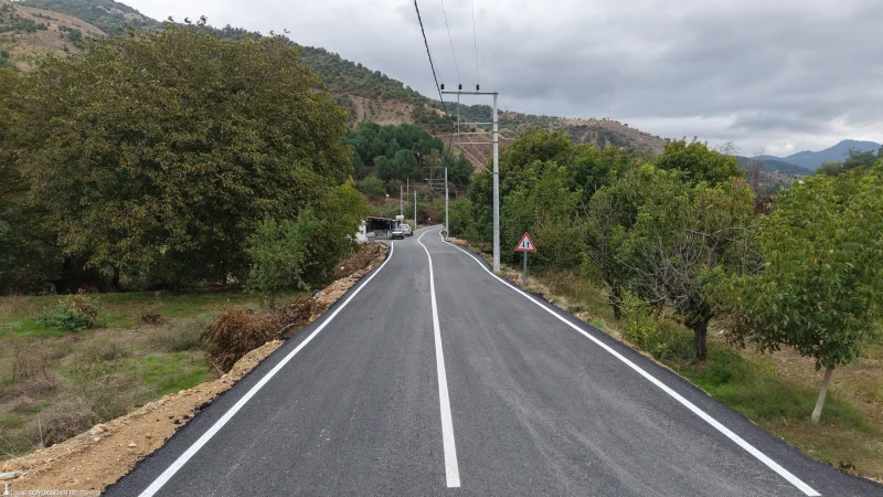 İzmir'in en uzak noktasındaki yol yenilendi: 32 bin ton asfalt döküldü