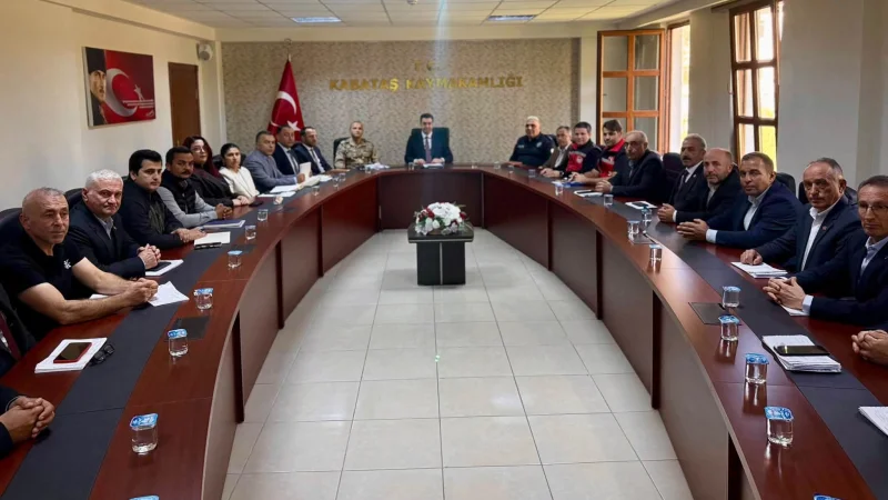 Kabataş'ta Muhtarlar Toplantısı: Mahallelerin Talepleri ve Sosyal Yardımlar Görüşüldü