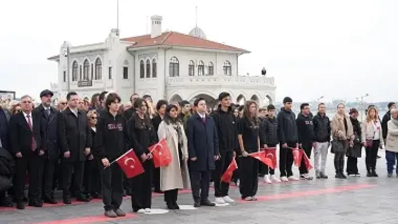 Kadıköy'de 29 Ekim Cumhuriyet Bayramı Coşkusu Meşale Yakma Töreniyle Başladı