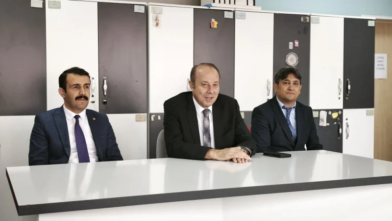 Kahramankazan Kaymakamı Mustafa Yılmaz'dan Şehit Ömer Güder Ortaokulu'na Ziyaret