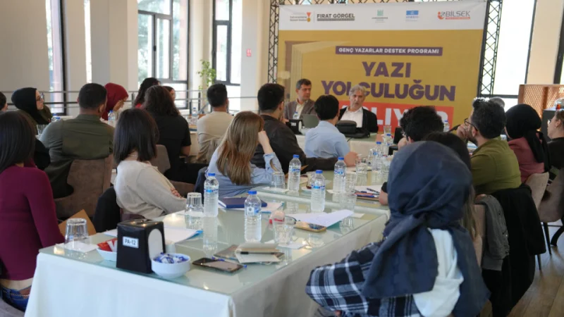 Kahramanmaraş'ta Deprem Bölgesindeki Gençler İçin Yazarlık Kampı Başladı