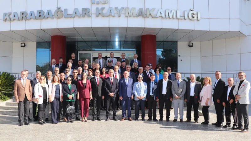 Karabağlar'da 19 Ekim Muhtarlar Günü Çelenk Sunma Töreni İle Kutlandı