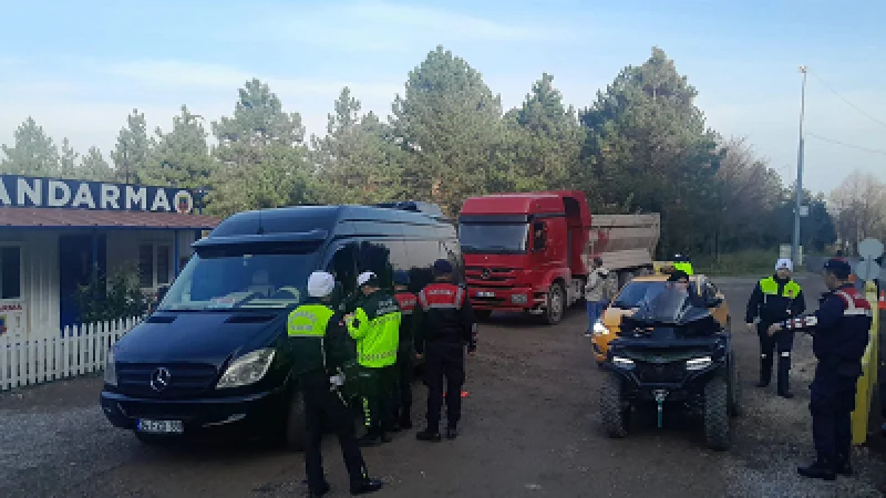 Kartepe'de Kış Lastiği Denetimleri ve KADES Bilgilendirmesi Yapıldı