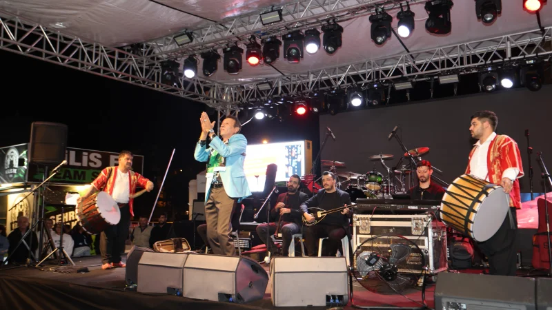 Kilis Biber Festivali'nde Mehmet Yakar Konseri Coşkusu