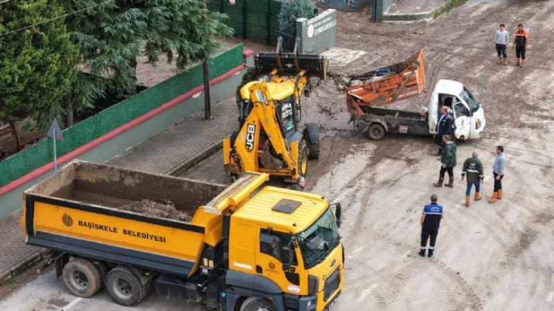 Kocaeli'nin Başiskele İlçesinde Sel ve Su Baskınlarına Karşı Geniş Çaplı Müdahale Başlatıldı