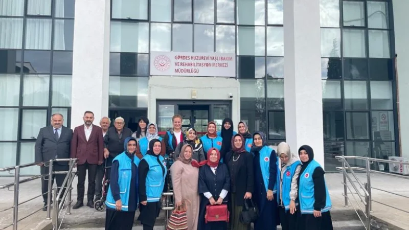 Manisa'da Gönül Projesi Kapsamında Huzurevi Sakinleri Ziyaret Edildi