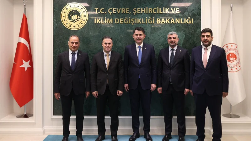 Mardin Heyeti'nden Bakan Kurum'a Ziyaret: Yatırımlar Masaya Yatırıldı