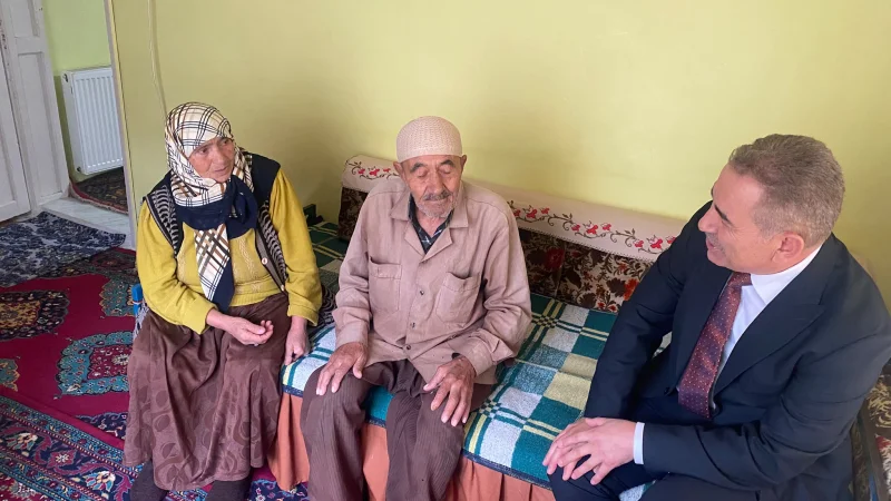 Meram Kaymakamı Dr. Bayram Yılmaz'dan Yaşlılar Günü'nde Ev Ziyaretleri