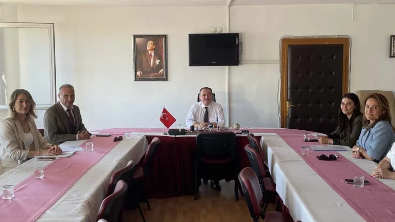 Muratpaşa'da Sokak Kedilerinin Kontrolü ve Rehabilitasyonu Masaya Yatırıldı