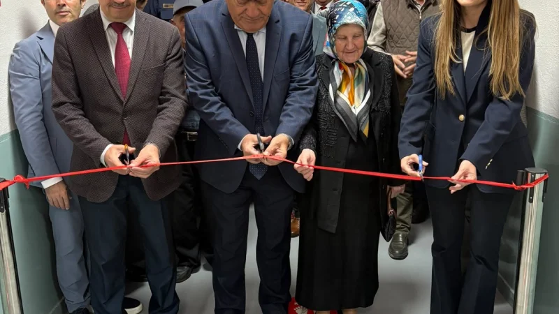 Mustafakemalpaşa'da Hayırsever Desteğiyle Konferans Salonu Açıldı