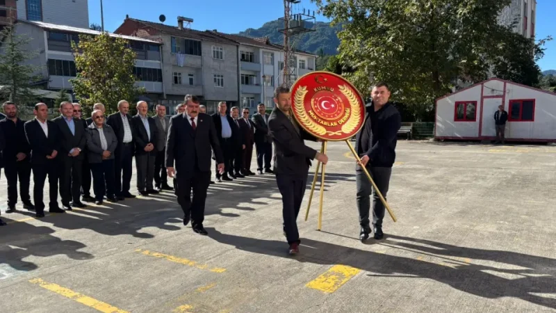 Ordu'nun Kumru İlçesinde 19 Ekim Muhtarlar Günü Çelenk Sunma Töreniyle Kutlandı