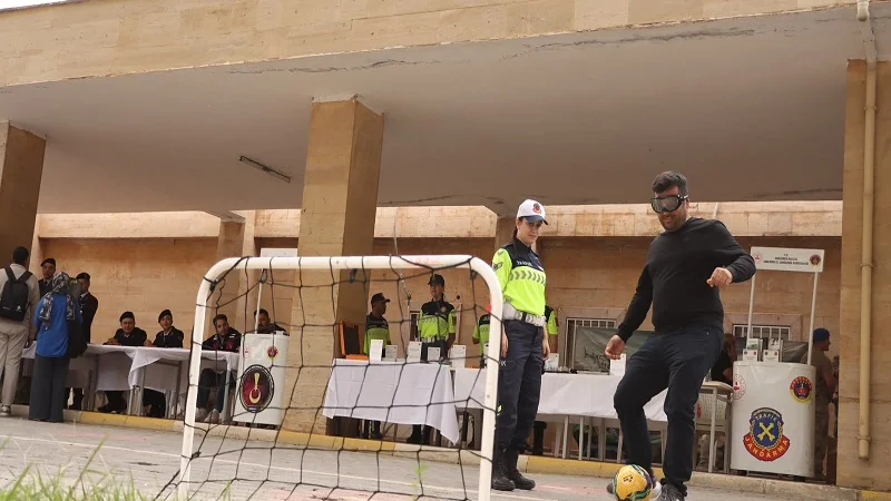 Şanlıurfa İl Jandarma Komutanlığı'ndan Harran Üniversitesi öğrencilerine bilgilendirme