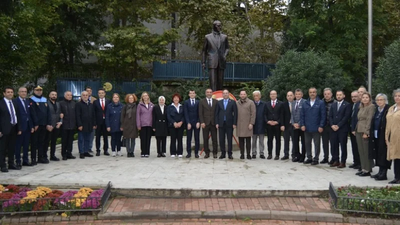 Şişli'de 19 Ekim Muhtarlar Günü Dolaysıyla Çelenk Sunma Töreni Düzenlendi