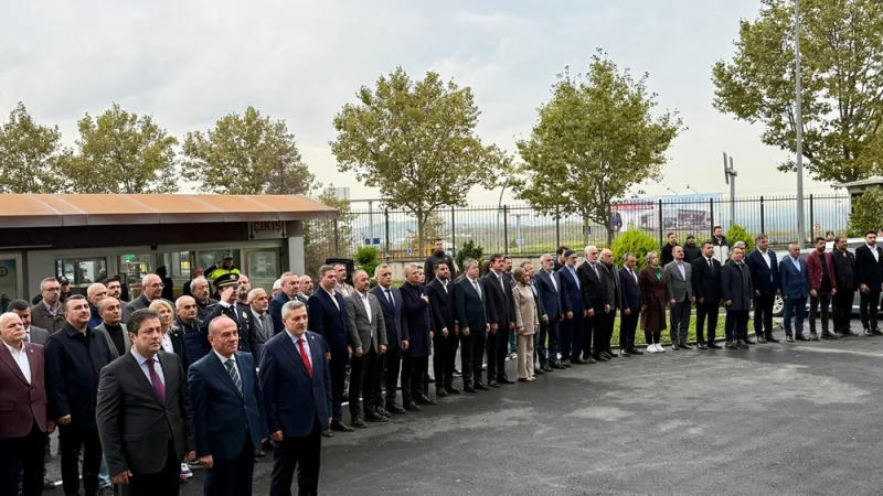 Sultangazi'de 19 Ekim Muhtarlar Günü Çelenk Sunma Töreniyle Kutlandı