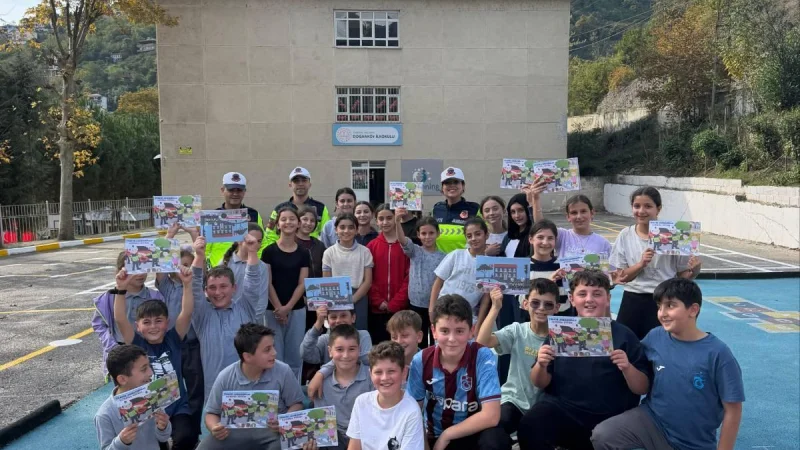 Trabzon'da Jandarmadan Öğrencilere Trafik Güvenliği Eğitimi