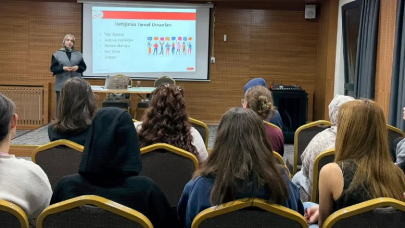 Trabzon'da Üniversite Öğrencilerine Aile İçi İletişim ve Haklar Anlatıldı