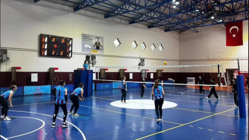 Trabzon'da Voleybol Heyecanı: Trabzon Ailes ve Sosyal Hizmetler İl Müdürlüğü Takımı Üst Turda