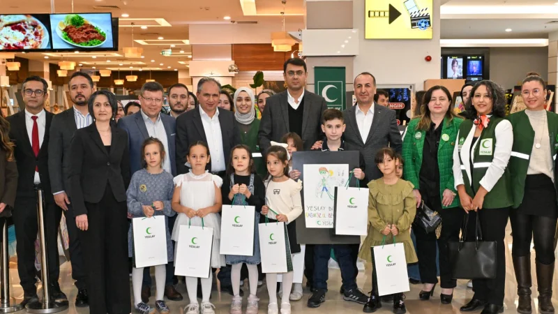 Uşak'ta Çocukların Sanatla Buluştuğu "Ekranı Kapat, Hayalini Aç" Sergisi Açıldı