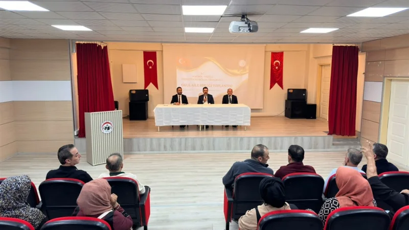 Yeşilli Kaymakamı İlyas Öztürk Yatılı Bölge Ortaokulu'nu Ziyaret Etti