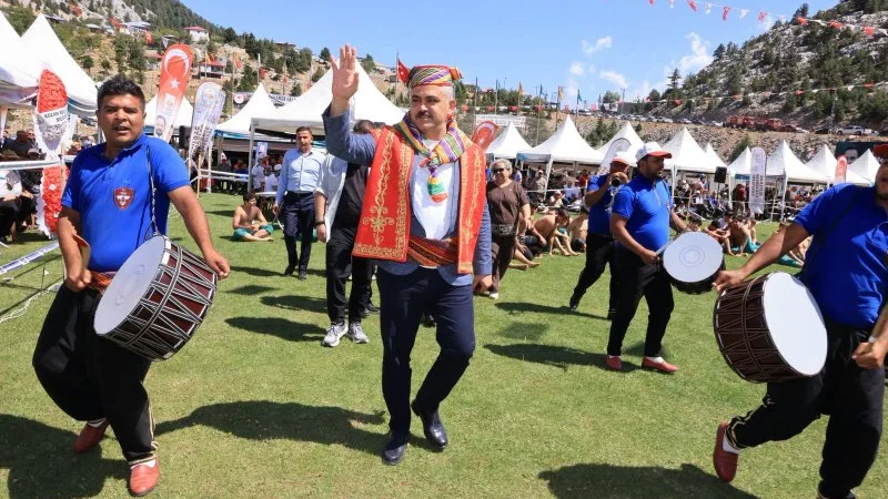 541. Geleneksel Kızıldağ Karakucak Güreşleri'nde Başpehlivan Doğan Uzun Oldu