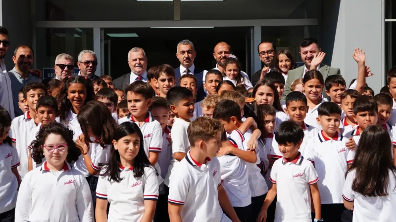 Armutlu'da İlköğretim Haftası Coşkusu: Minik Öğrencilere Hediye Desteği