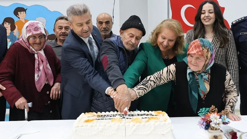 Artvin Valisi Ergün'den Murgul Huzurevi'ne Anlamlı Ziyaret