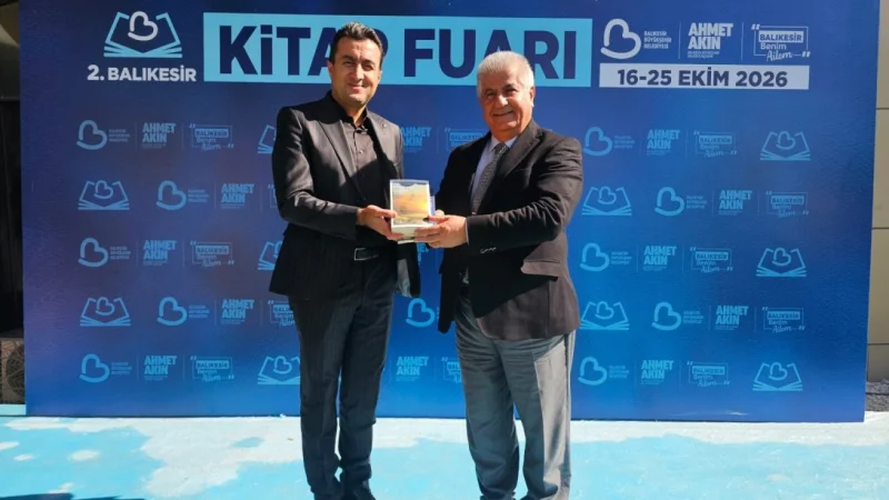 Balıkesir İl Milli Eğitim Müdürü Selehattin Kal, 2. Balıkesir Kitap Fuarı'nı Ziyaret Etti