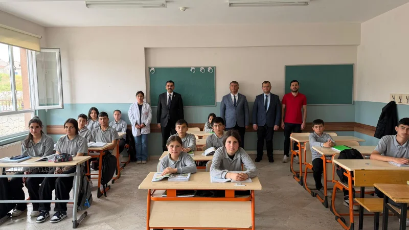 Bayat Kaymakamı Ahmet Akdağ'dan Sınava Hazırlanan Öğrencilere Ziyaret