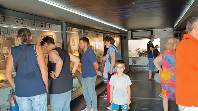 Çanakkale Savaşları Mobil Müzesi Ayvalık'ta Tarihe Yolculuk Yaşattı