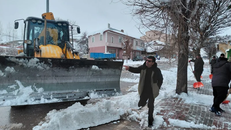 Çayırlı'da Karla Mücadele Çalışmaları Sürüyor