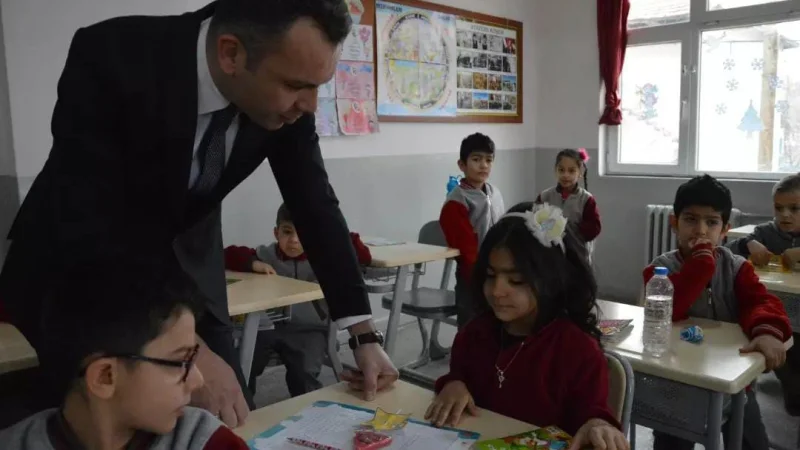 Divriği'de Öğrencilerin Karne Heyecanına Kaymakamlık Katıldı