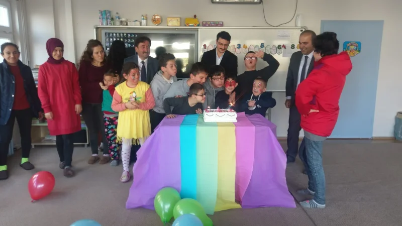 Düzköy'de Dünya Engelliler Günü Sınıf Etkinliğiyle Kutlandı