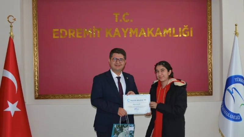 Edremit'te Kitap Van Projesi Ödülleri Sahiplerini Buldu