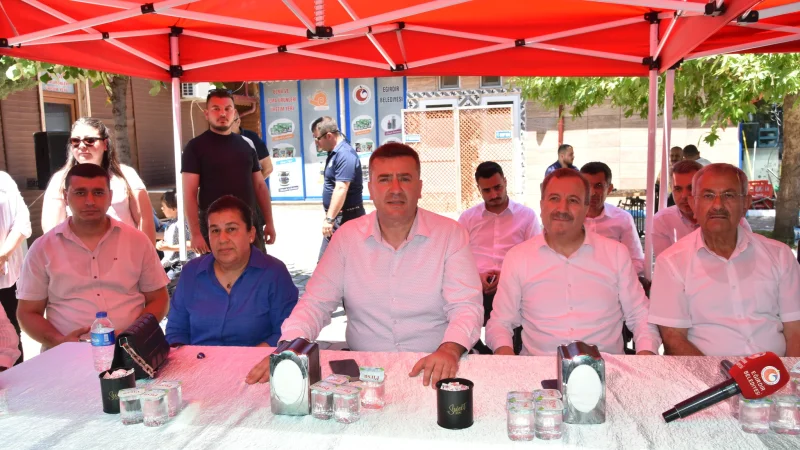 Eğirdir'de Bayramlaşma Programı Protokol ve Vatandaşların Katılımıyla Gerçekleşti